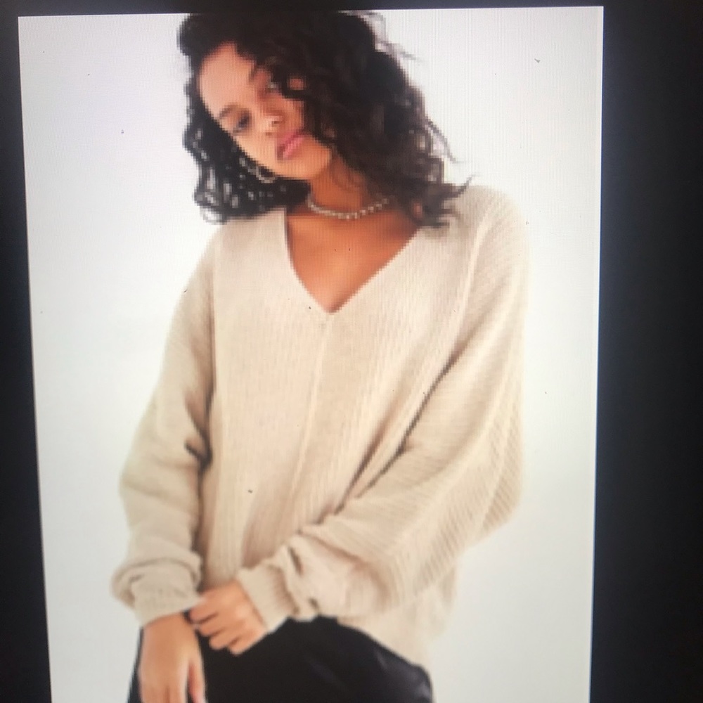 UO Oversized Chenille V- Neck Sweater
